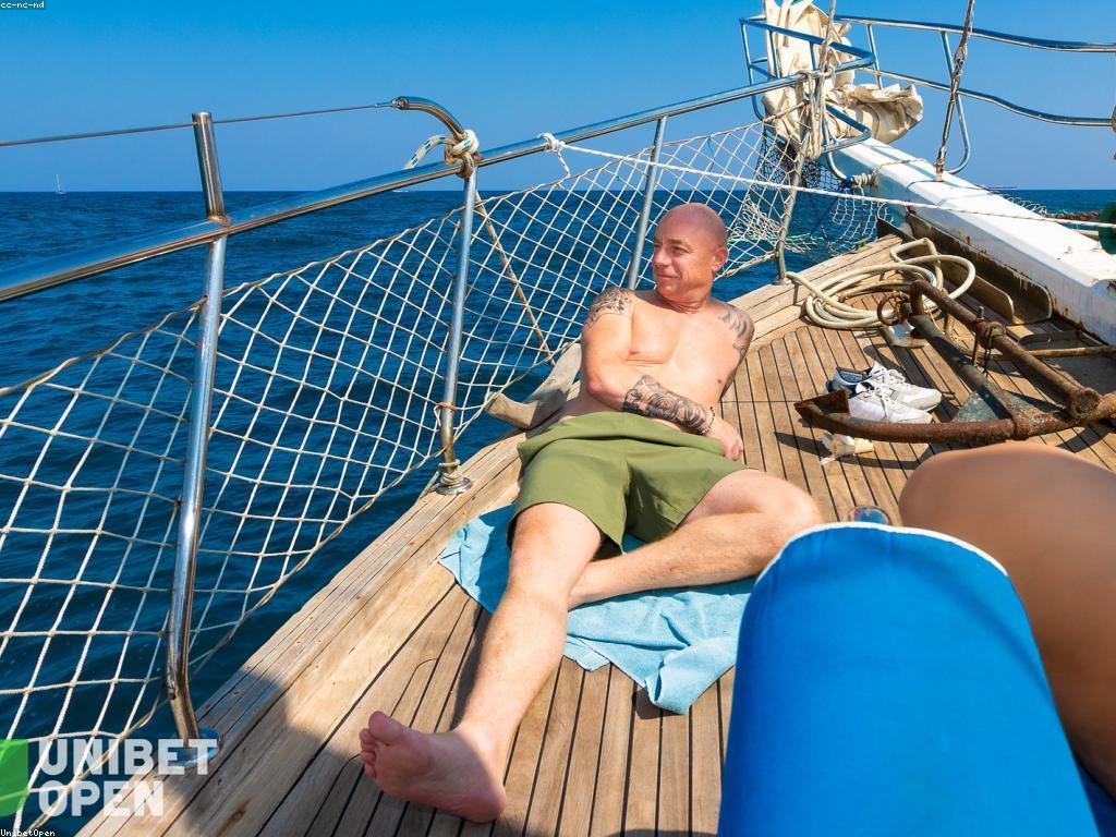 ការត្រួតពិនិត្យកាស៊ីណូ៖ គន្លូត និងការពារ